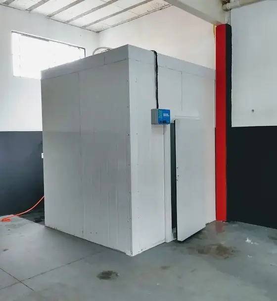 Montagem de câmara fria comercial